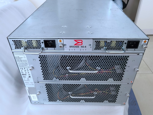 CR32-4 Brocade X6-4 Director Chassis Core Routing Blade สูงสุด 192 พอร์ต 32-Gbps
