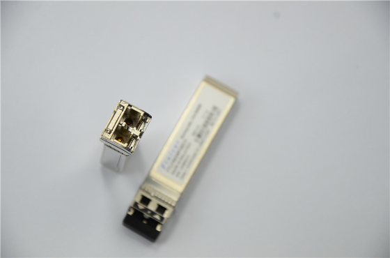 FTLF8529P3BCV-QL 16G SFP + 850nm ความยาวคลื่นสั้นโมดูลรับส่งสัญญาณแสงแบบเสียบได้ร้อน