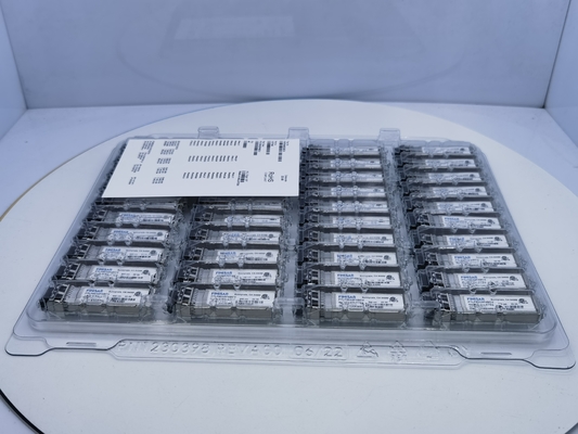 โมดูลออปติกอล FTLF8532P4BCV ของแท้ของ Finisar 32G 850nm ยาวคลื่นสั้น SFP + Transceiver