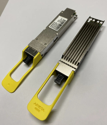 ตัวรับส่งสัญญาณไฟเบอร์ออปติก Arista QDD-400G-VSR4 400GBASE-VSR4 ระยะทางสูงสุด 50 เมตร ตัวรับส่งสัญญาณออปติกแบบเสียบได้ในอนาคต พร้อมเทคโนโลยี CPO